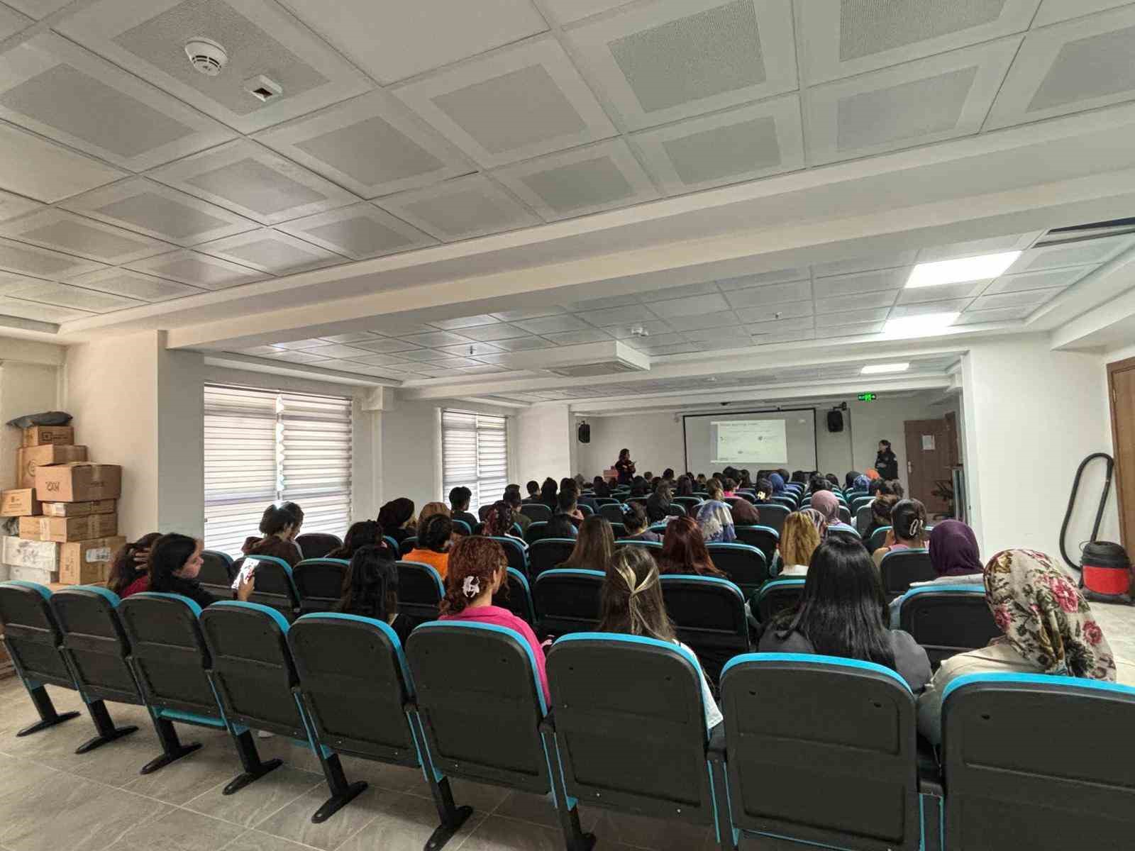 Tunceli’de öğrencilere bağımlılıkla mücadele semineri