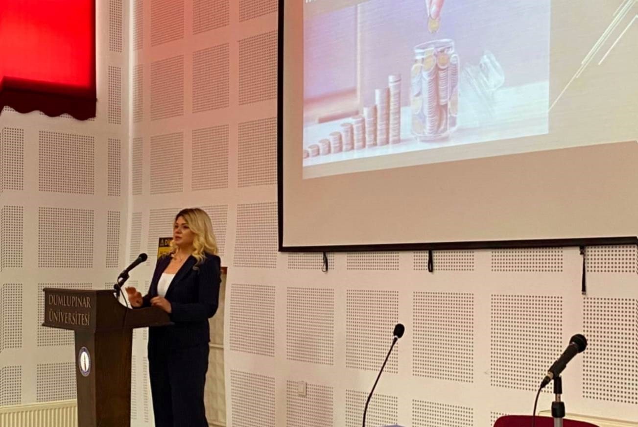 Emet MYO&rsquo;da &ldquo;Cumhuriyetin 100. Yılında T&uuml;rkiye Ekonomisi" konulu konferans
