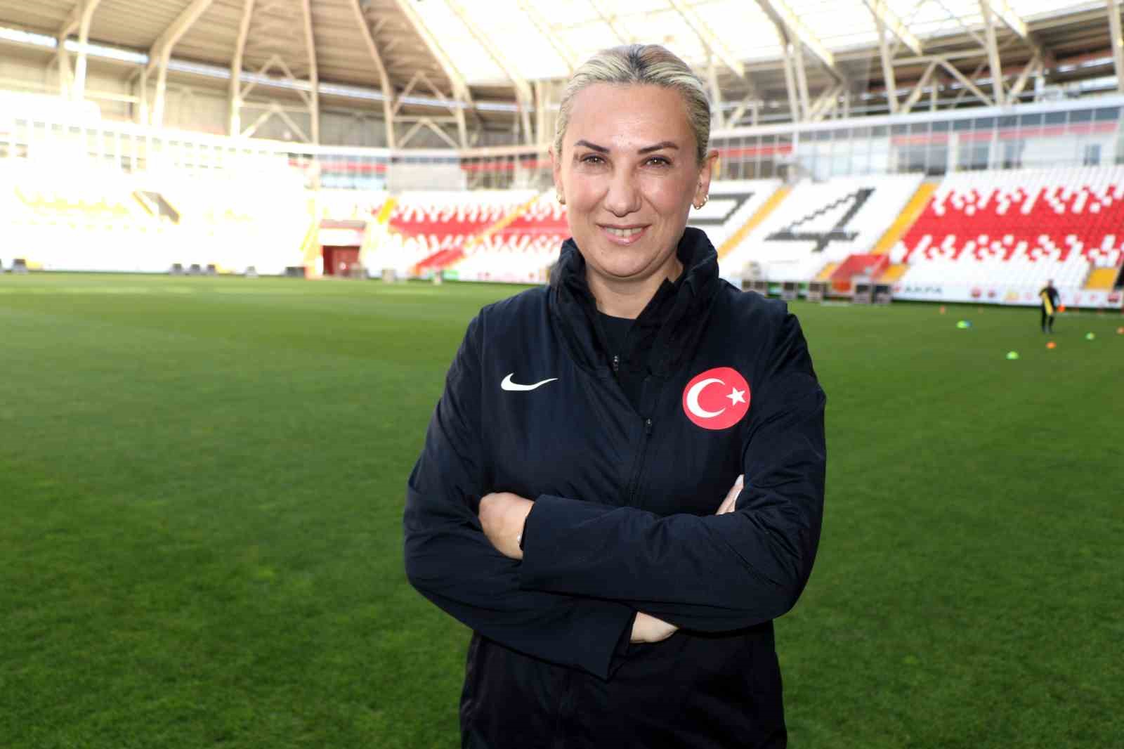 A Milli Kadın Futbol Takımı, Azerbaycan maçı hazırlıklarını tam kadro sürdürdü
