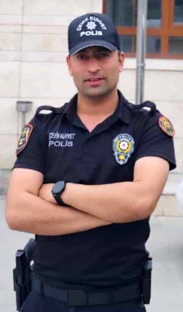 Bayrampaşa&rsquo;da polis memuru evinde &ouml;l&uuml; bulundu
