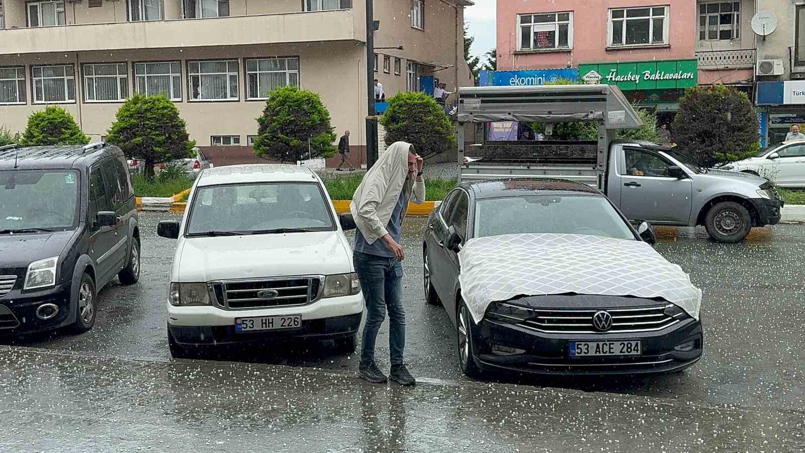 Rize’de dolu yağışı