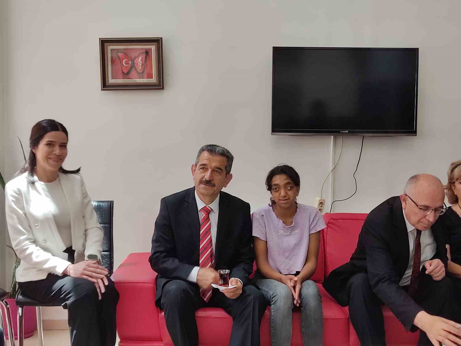 Kadınlar el emeklerini sergiye d&ouml;n&uuml;şt&uuml;rd&uuml;
