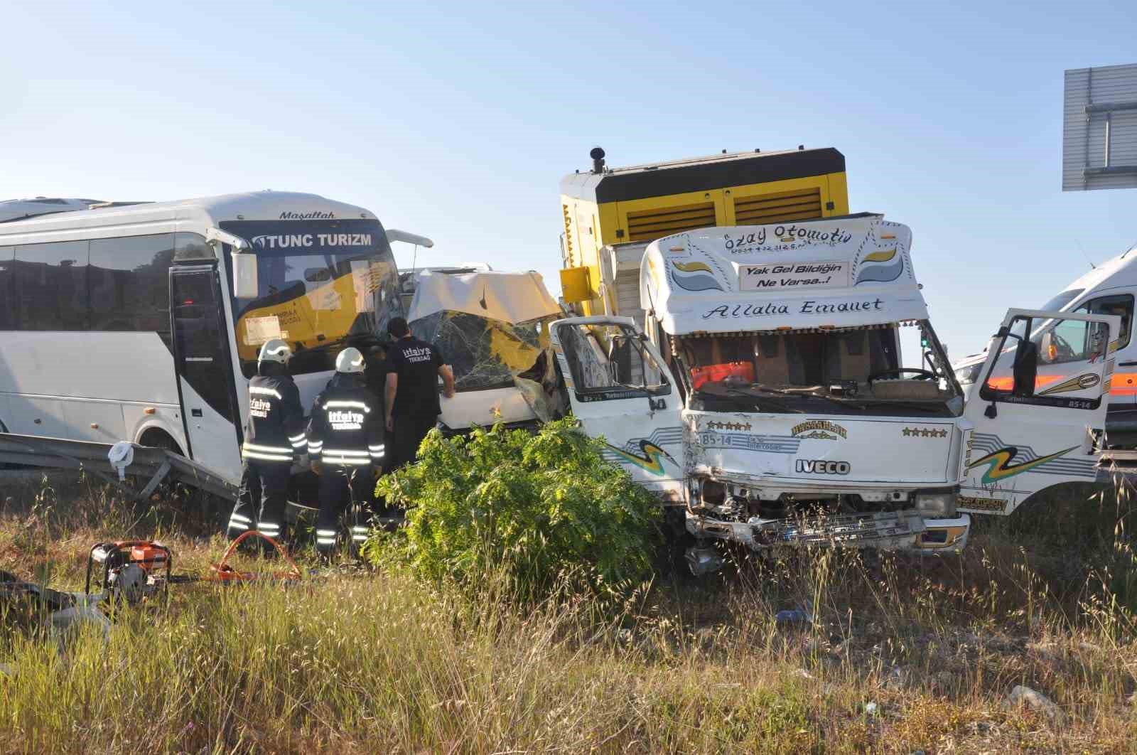 Tekirdağ'da feci kaza: 18 işçi hastaneye kaldırıldı İhlas Haber Ajansı