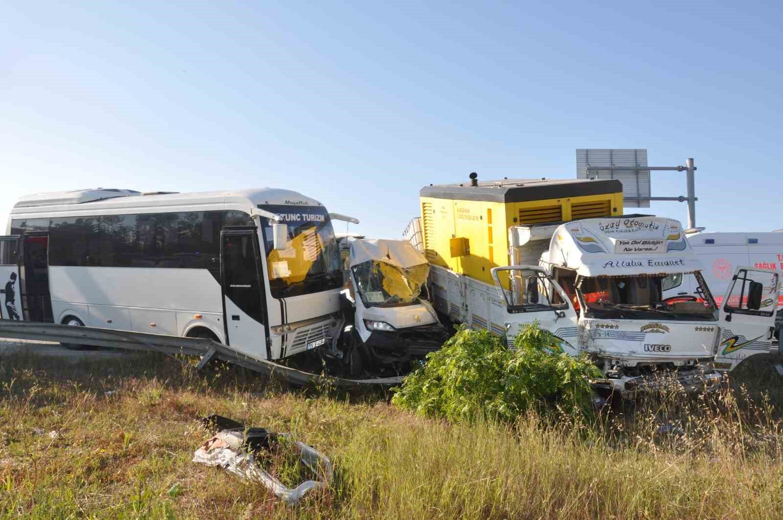 Tekirdağ&rsquo;da feci kaza: 18 iş&ccedil;i hastaneye kaldırıldı
