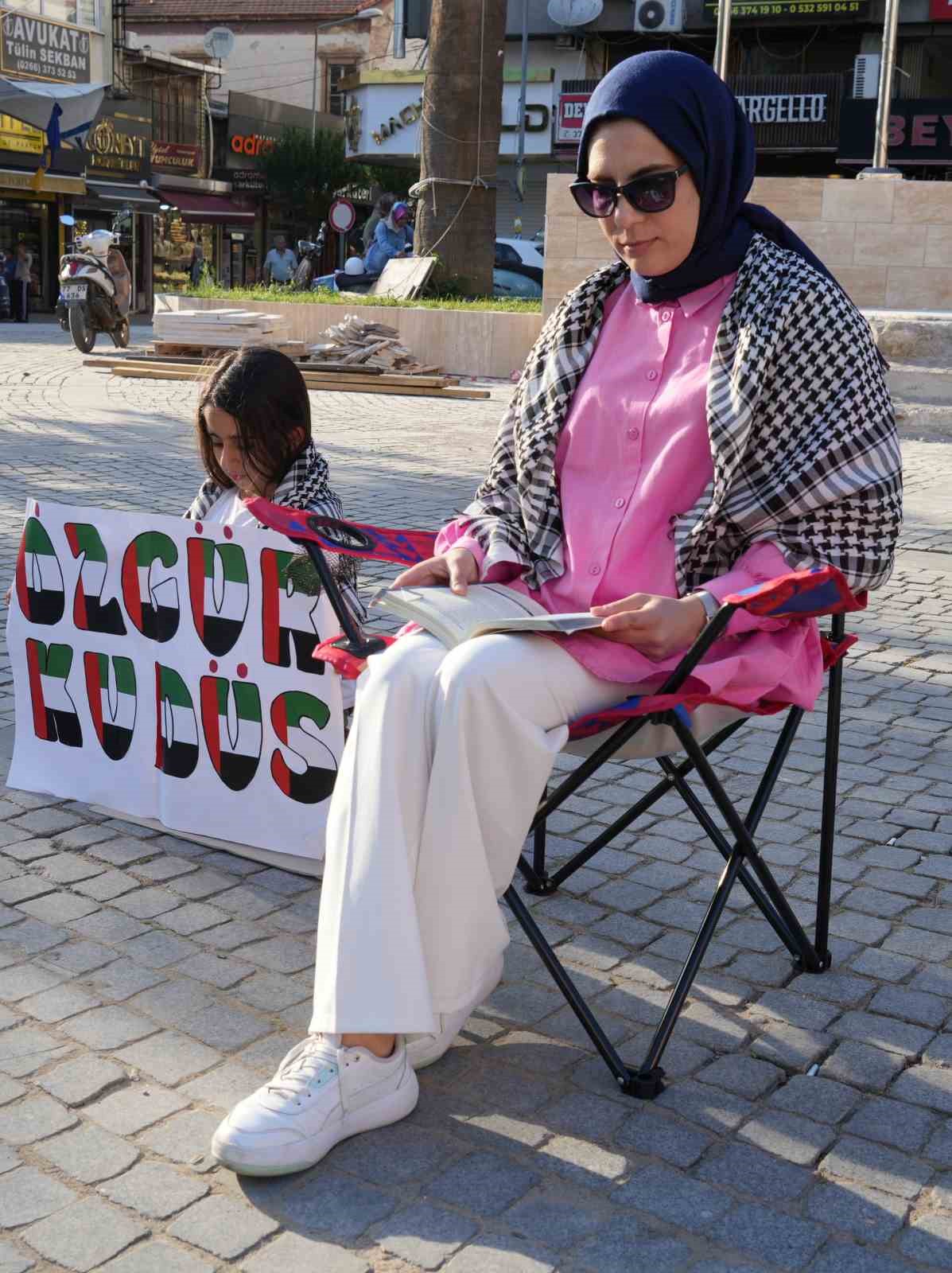 Cumhuriyet Meydanında Filistin i&ccedil;in sessiz eylem
