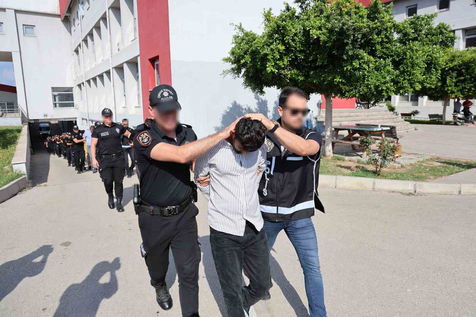 Adana&rsquo;da &ldquo;Kuyu-1&rdquo; operasyonunda yakalanan 42 ş&uuml;pheli adliyeye sevk edildi
