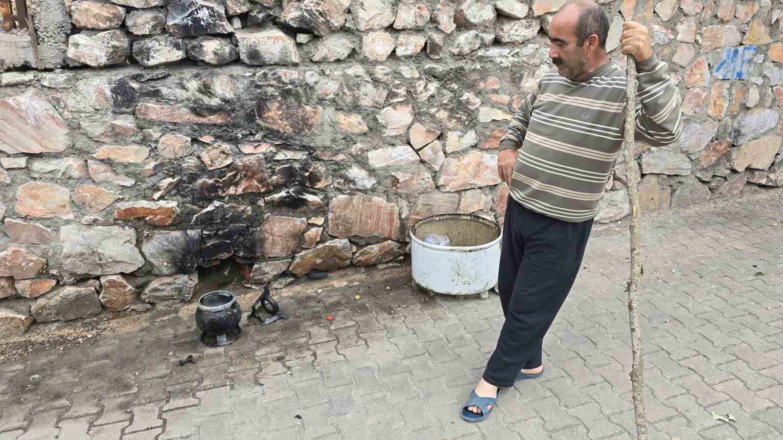 Tokat’ta çay içmek için yaktığı mutfak tüpü alev aldı
