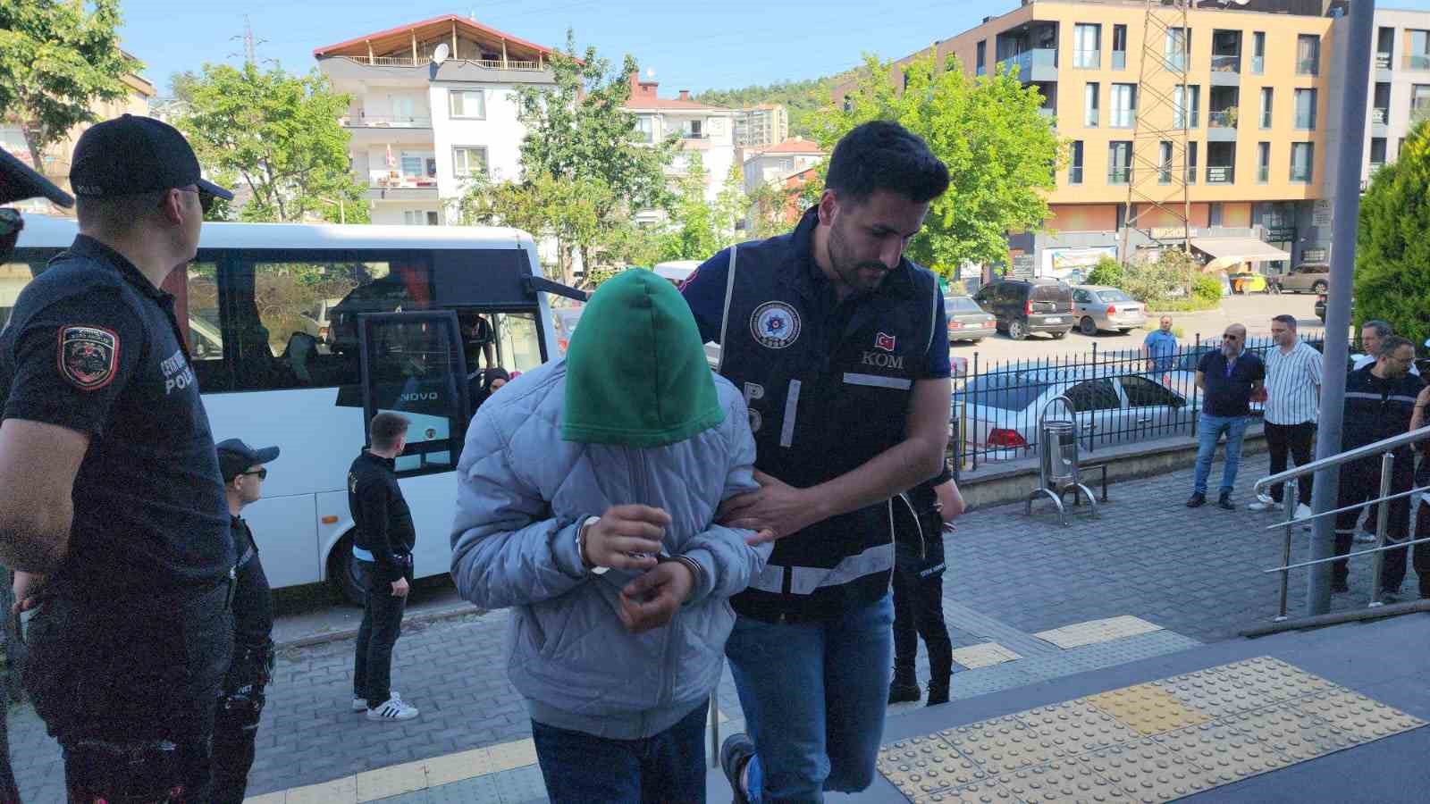 Zonguldak’ta dolandırıcılık operasyonu: 8 şüpheli adliyede
