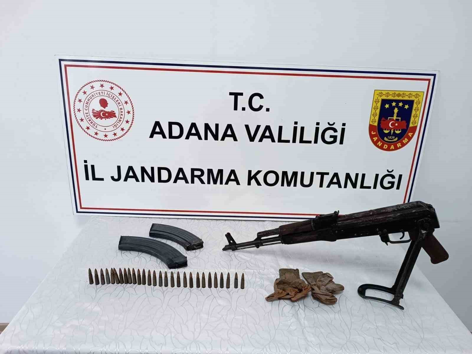 Adana'da bir uzun namlulu tüfek ele geçirilirken 2 kişi de yakalandı İhlas Haber Ajansı