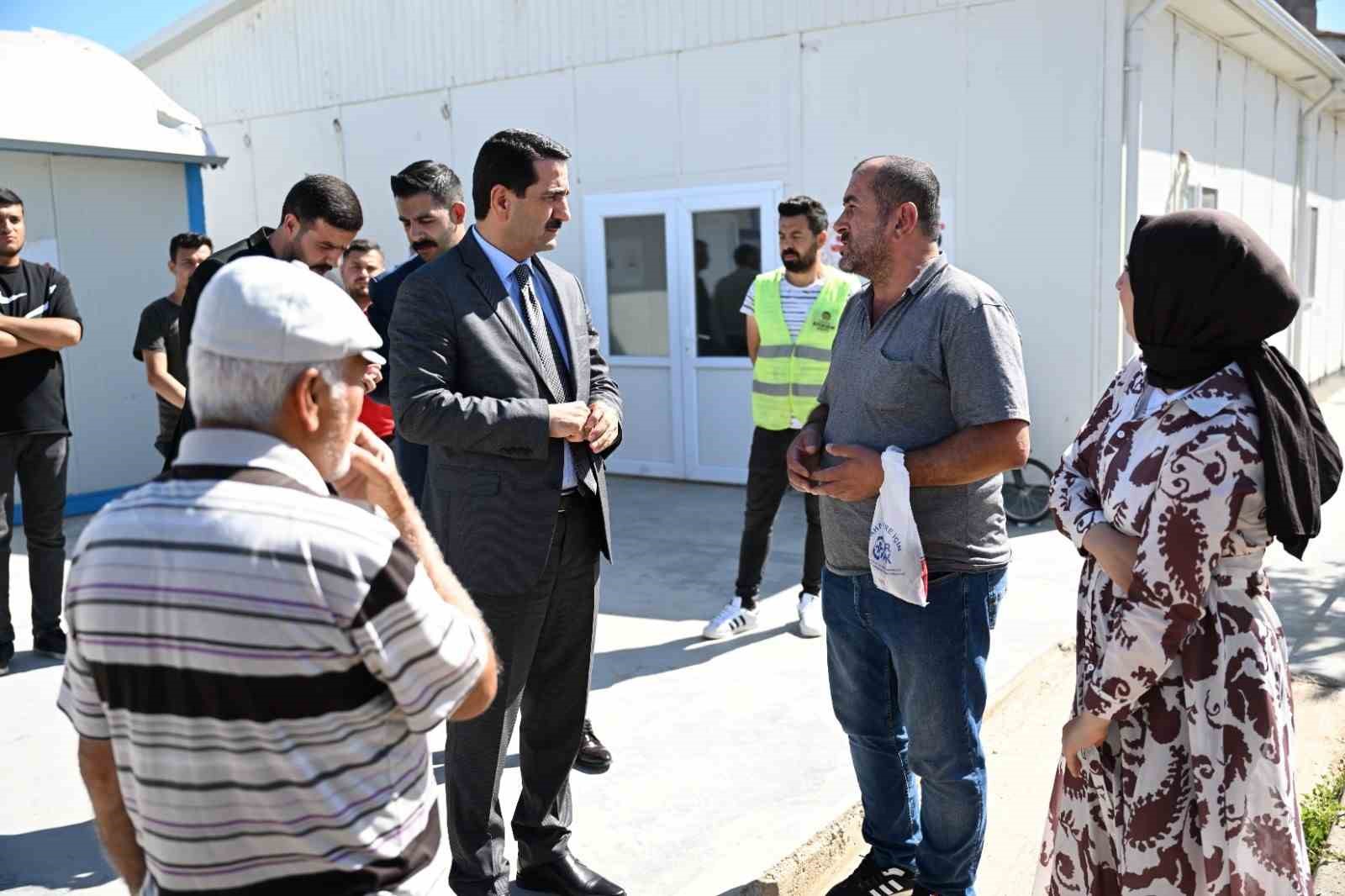 Taşkın, Acıbadem Konteyner Kent&rsquo;i ziyaret etti
