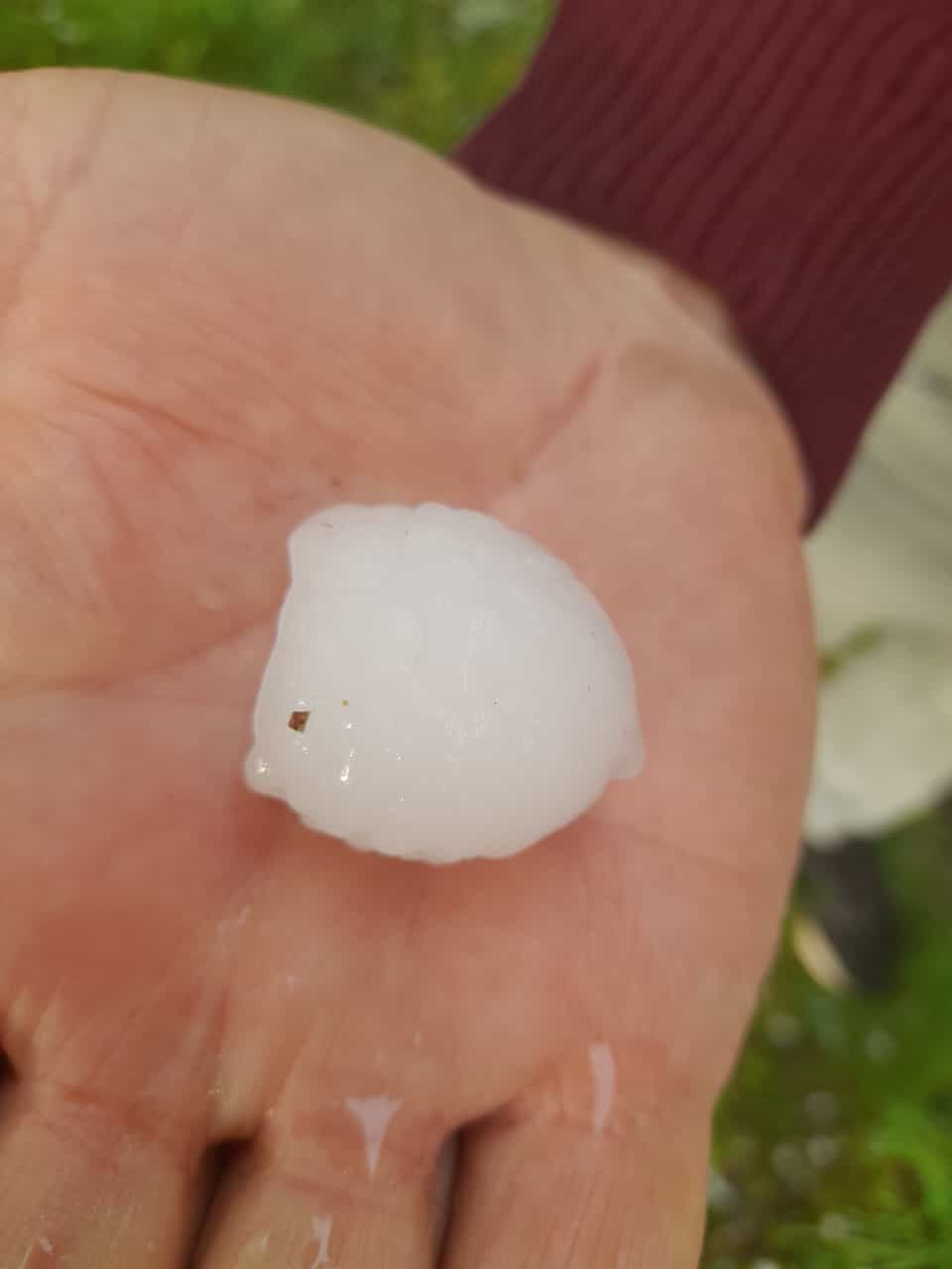 Ardahan’da dolu yağışı sonrası her yer beyaza büründü
