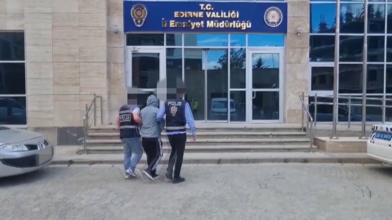 FET&Ouml; h&uuml;k&uuml;ml&uuml;s&uuml; ve su&ccedil; makineleri aynı odada yakalandı
