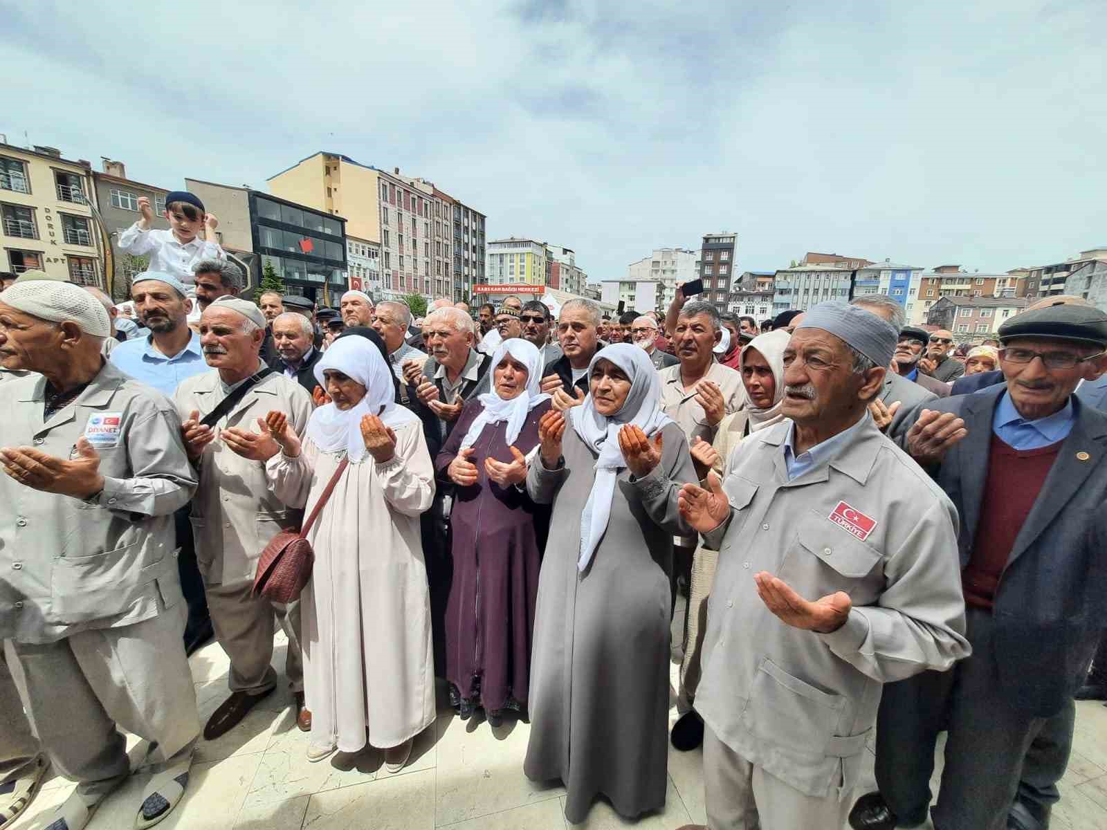 Kars’tan hacı adayları kutsal topraklara uğurlandı