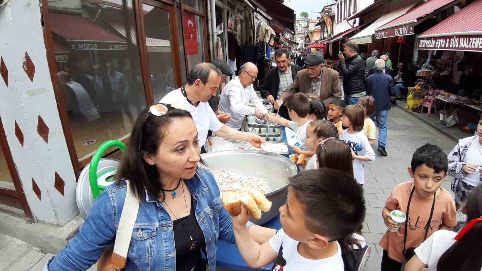 Asırlık gelenek miniklere aşılandı
