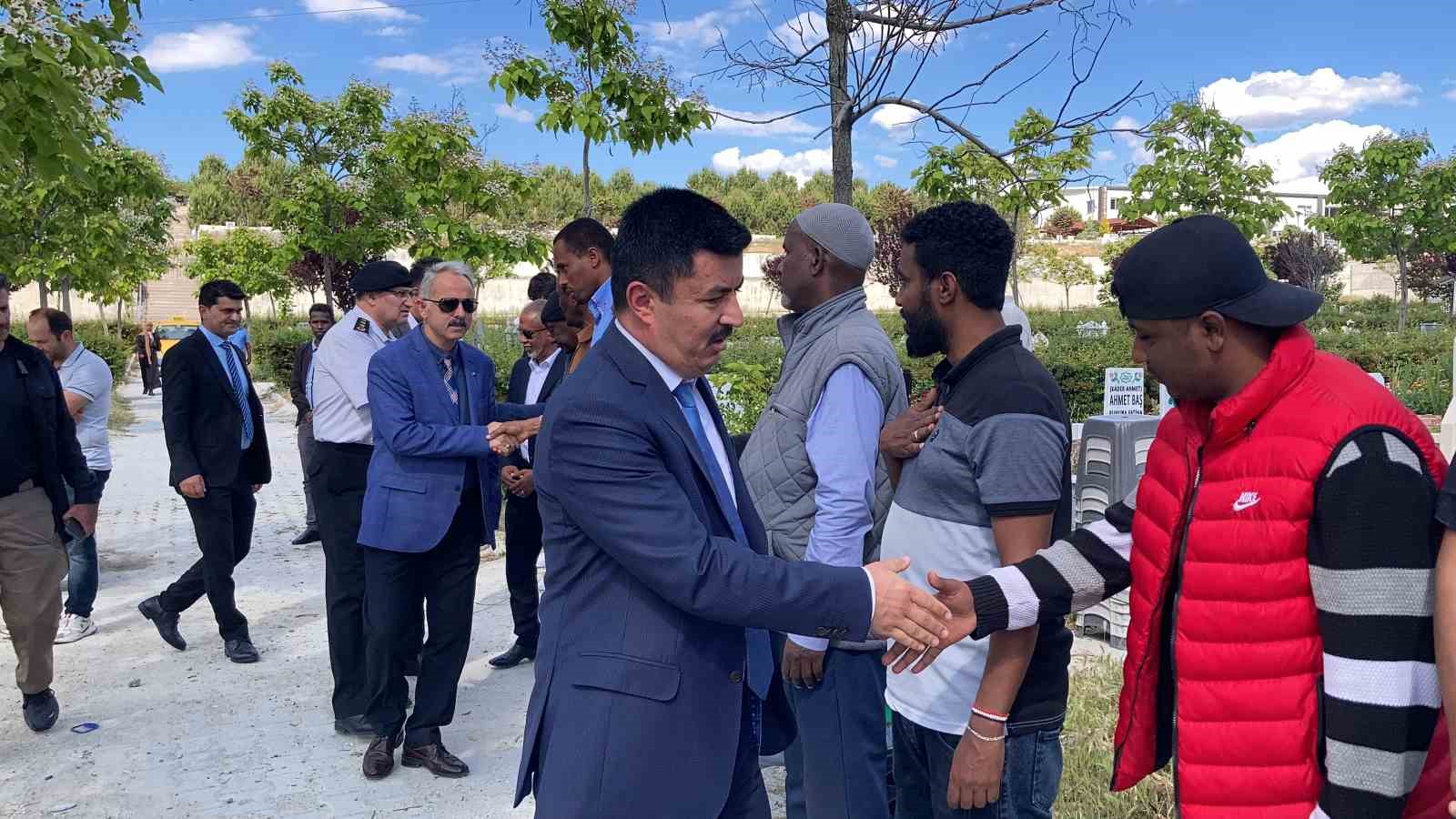 Burdur&rsquo;daki diyaliz tedavisi sonrası vefat eden Somalili hasta toprağa verildi
