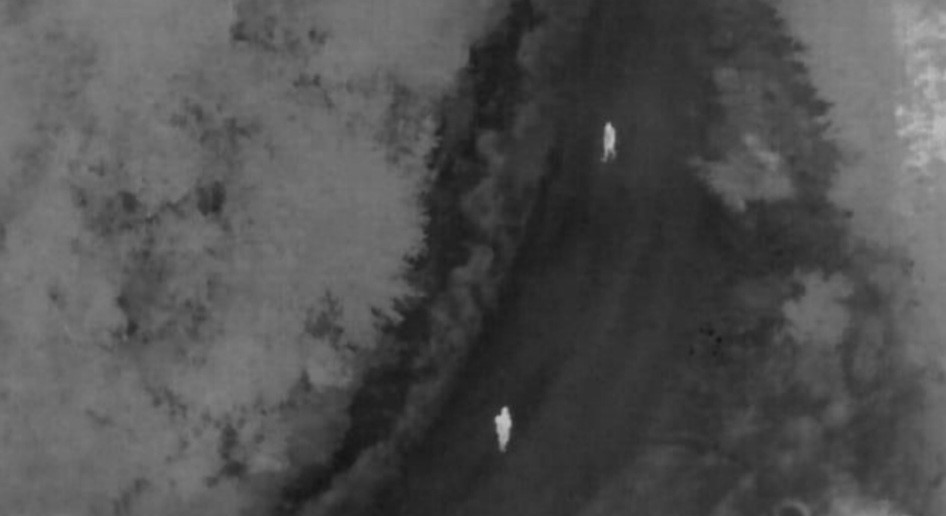 Ekipler kayıp &ccedil;ocuğu 4 kilometre uzakta uyurken buldu
