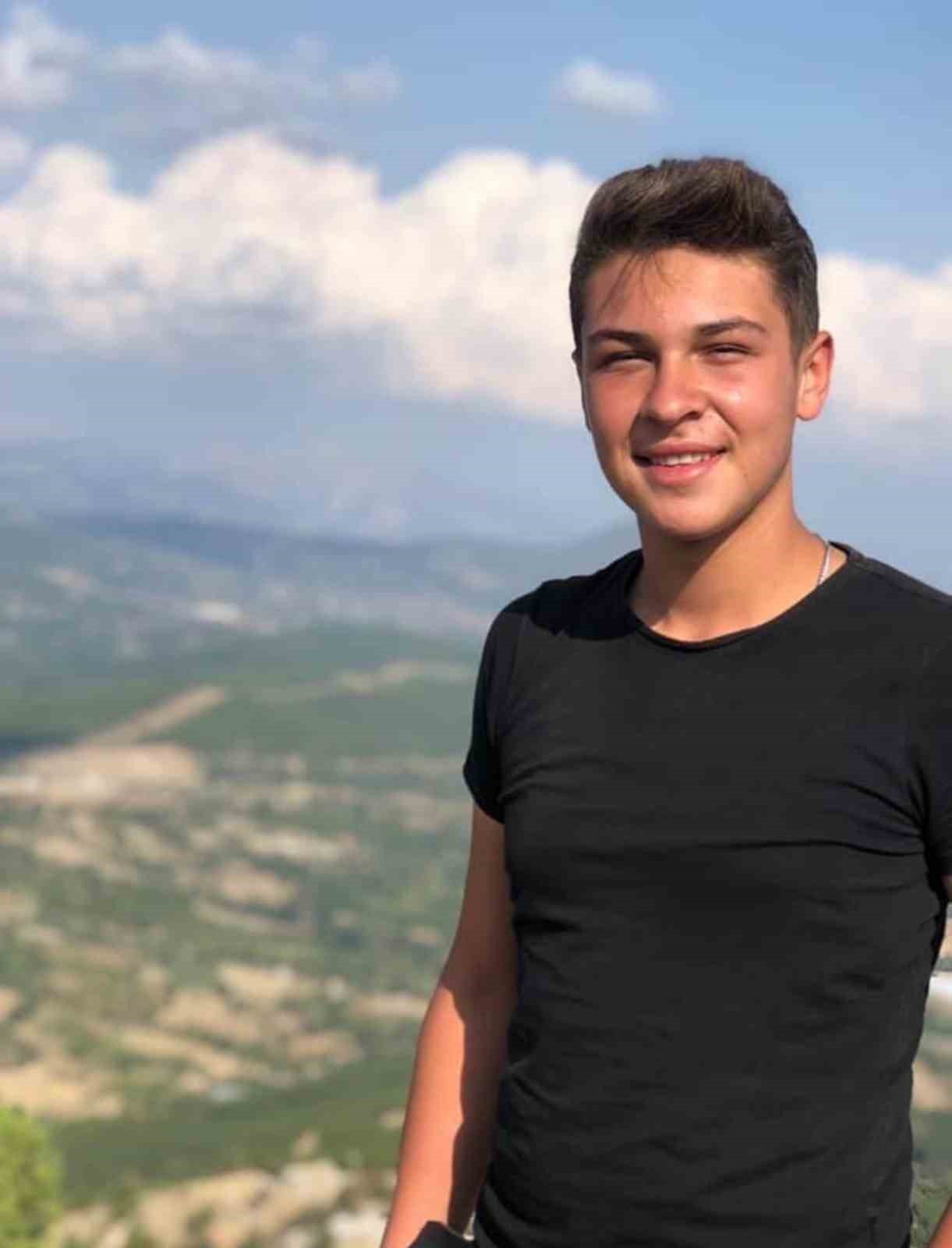 Yeni aldığı motosikletiyle kaza yapan gen&ccedil; hayatını kaybetti
