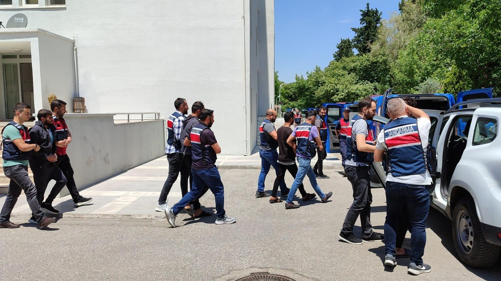 Manisa'da jandarmadan PKK terör örgütüne operasyon: 3 kişi tutuklandı İhlas Haber Ajansı