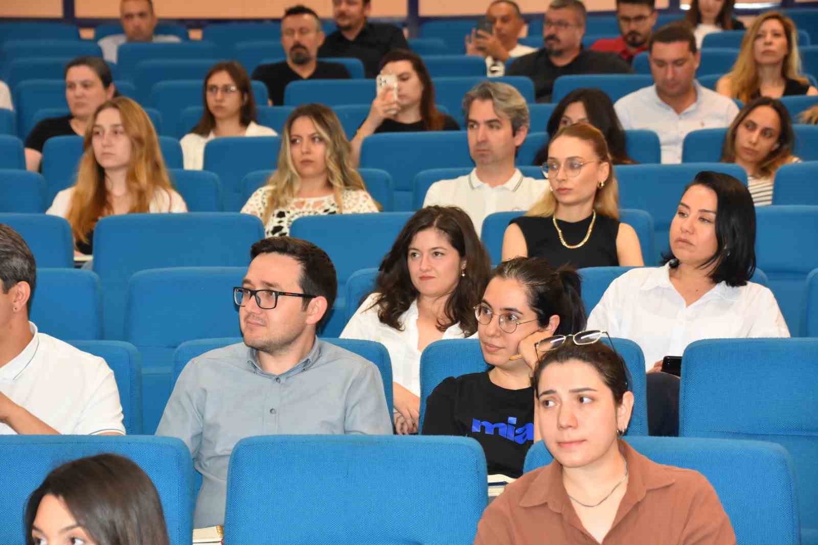 Denizli OSB&rsquo;de &lsquo;Tekstil Sekt&ouml;r&uuml;nde S&uuml;rd&uuml;r&uuml;lebilir Sertifikalar&rsquo; konuşuldu
