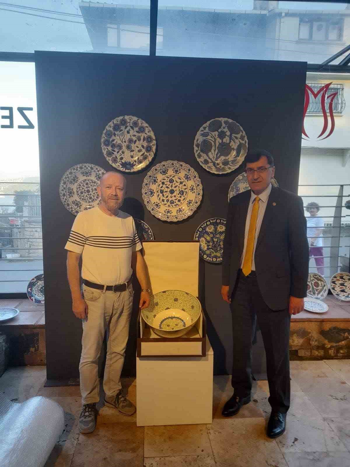 Sanat&ccedil;ı İsmail Yiğit&rsquo;ten &rsquo;Lale ve &ccedil;ininin dansı&rsquo; konulu sergi
