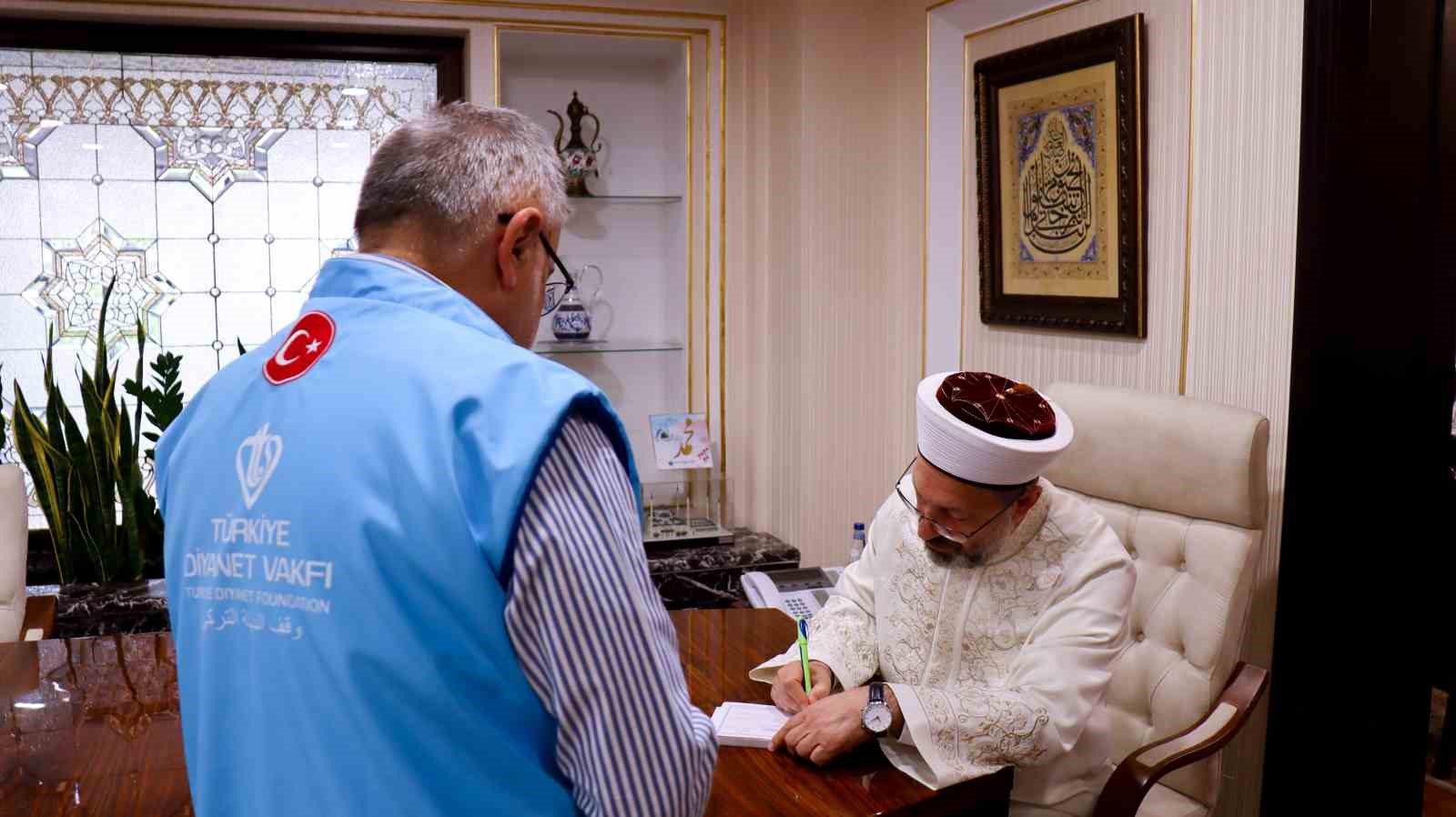 Diyanet İşleri Başkanı Erbaş, TDV&rsquo;ye kurban bağışında bulundu
