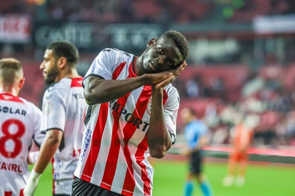 Samsunspor&rsquo;da 8 futbolcunun s&ouml;zleşmesi sona erdi
