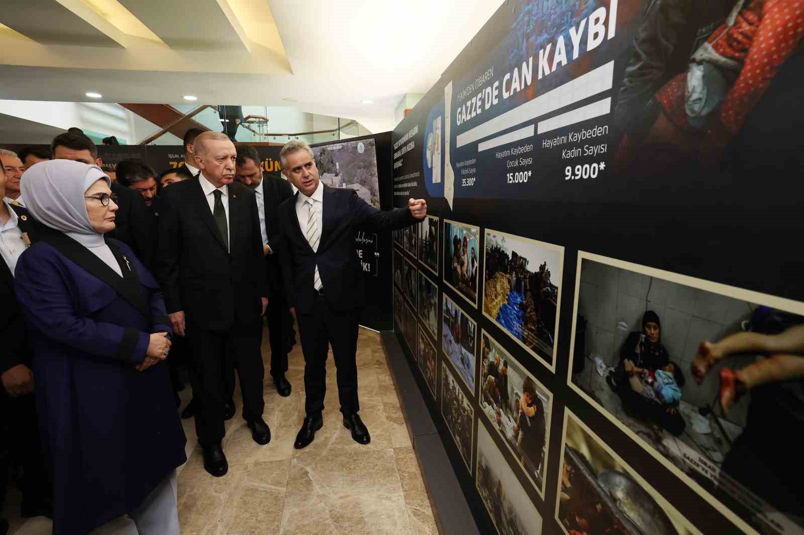 Cumhurbaşkanı Erdoğan, Filistin sergisini gezdi
