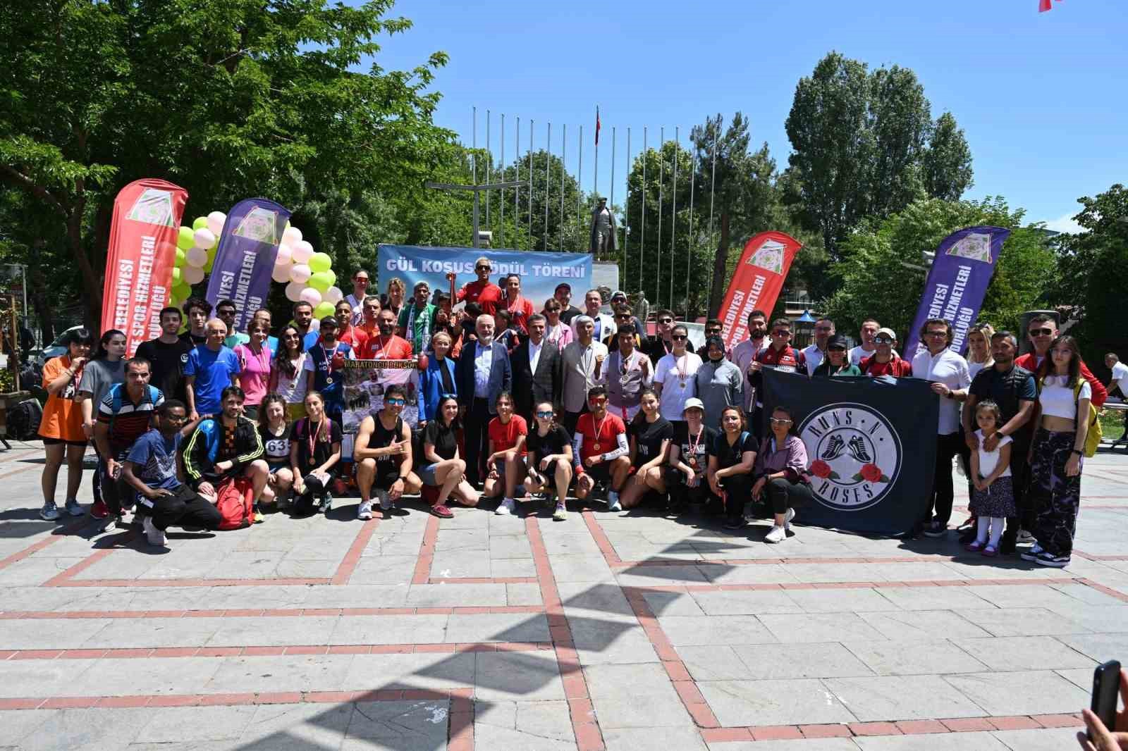 Isparta’da 120 sporcu Gül Koşusu’nda ter döktü
