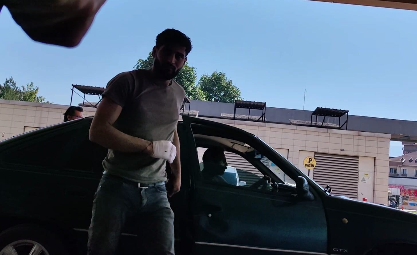 Spiral makinesiyle elini kesen gen&ccedil; yaralandı
