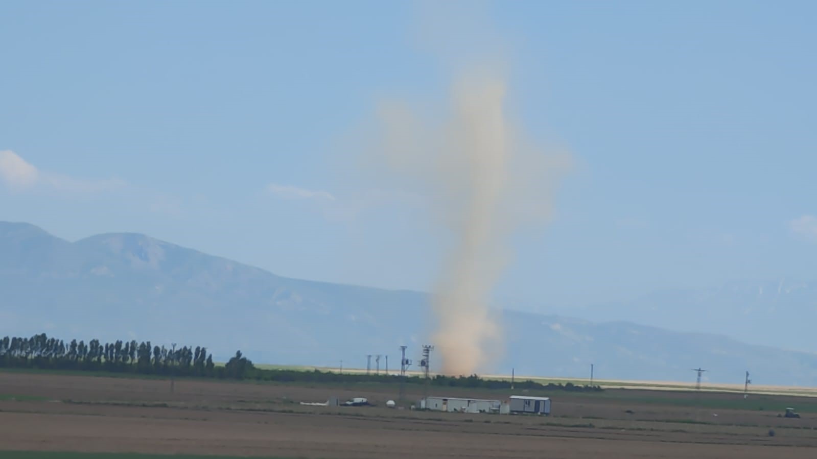 Adilcevaz&rsquo;da korkutan hortum
