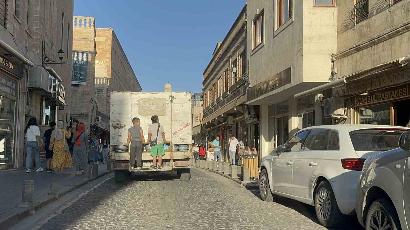 Mardin’de çocukların tehlikeli yolculuğu