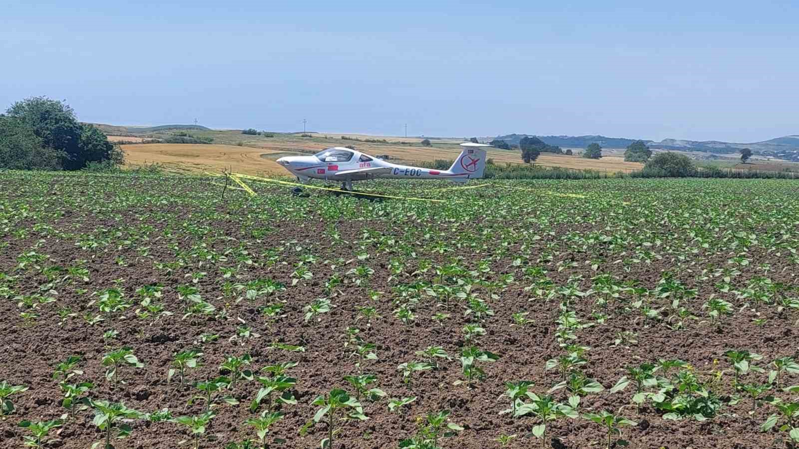 Tekirdağ&rsquo;da eğitim u&ccedil;ağı tarlaya acil iniş yaptı

