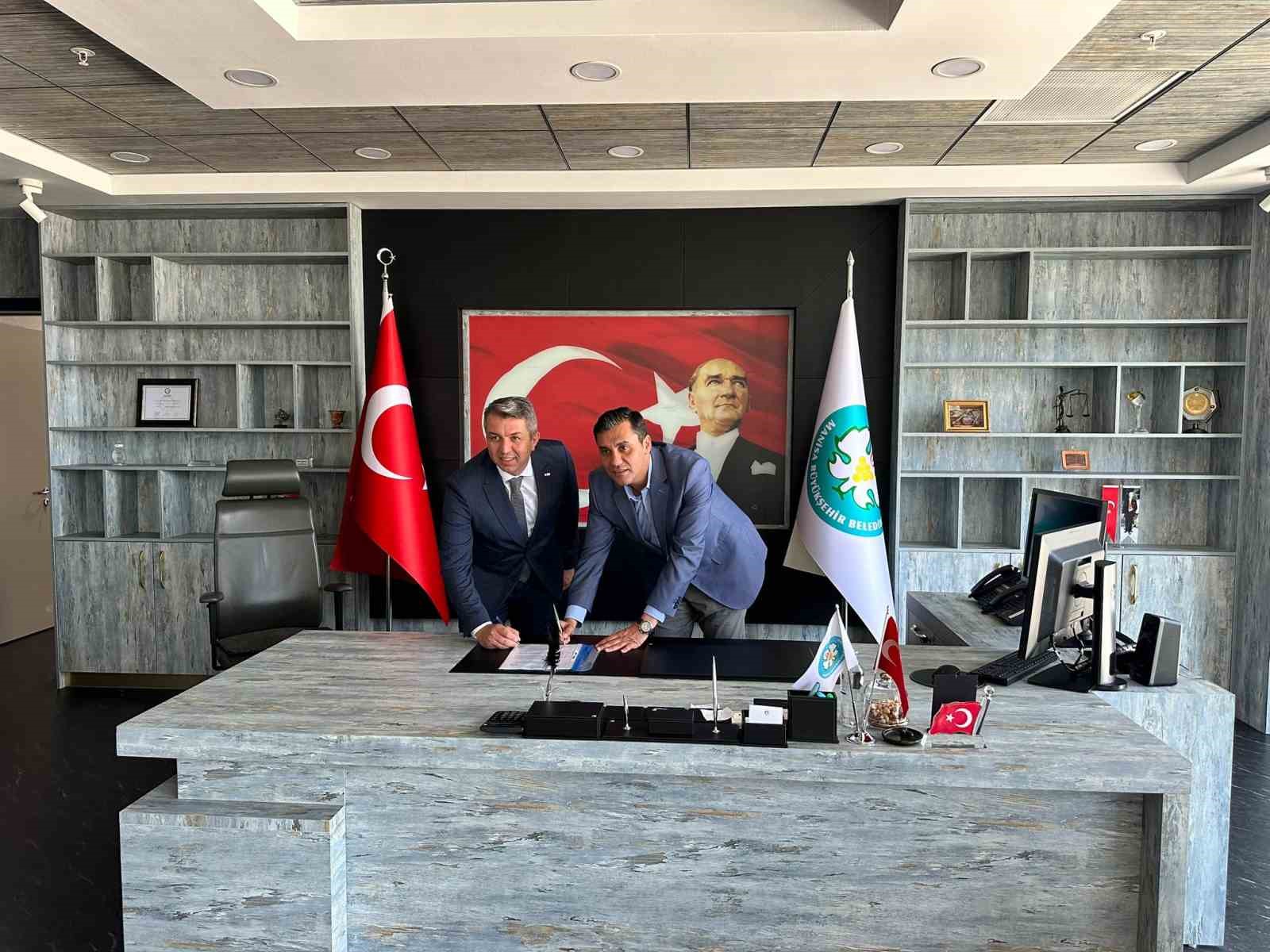 Başkan Zeyrek, kurban vekaletini Türk Kızılay’a bağışladı