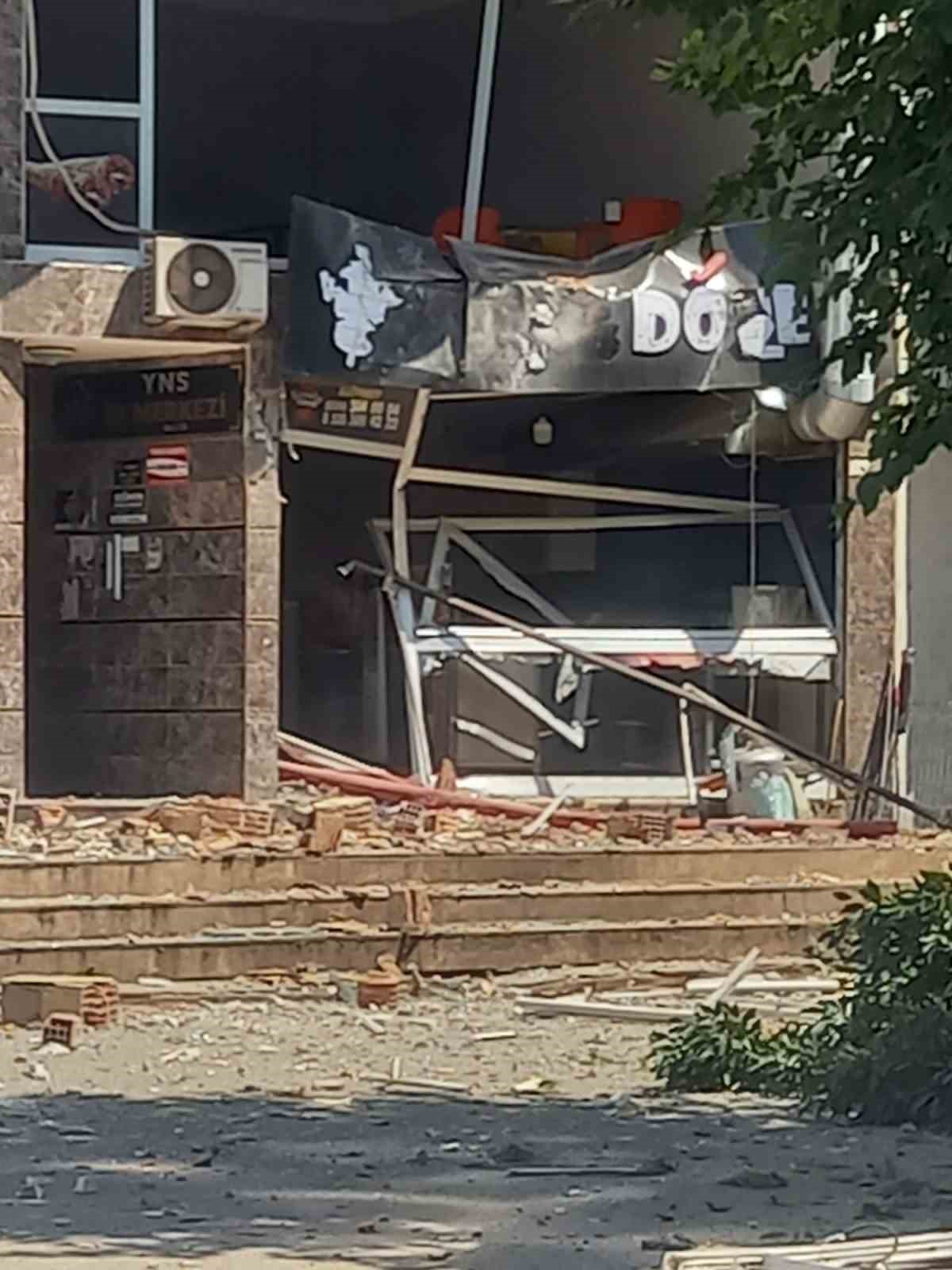 Dönercide patlayan tüp yıkıma neden oldu
