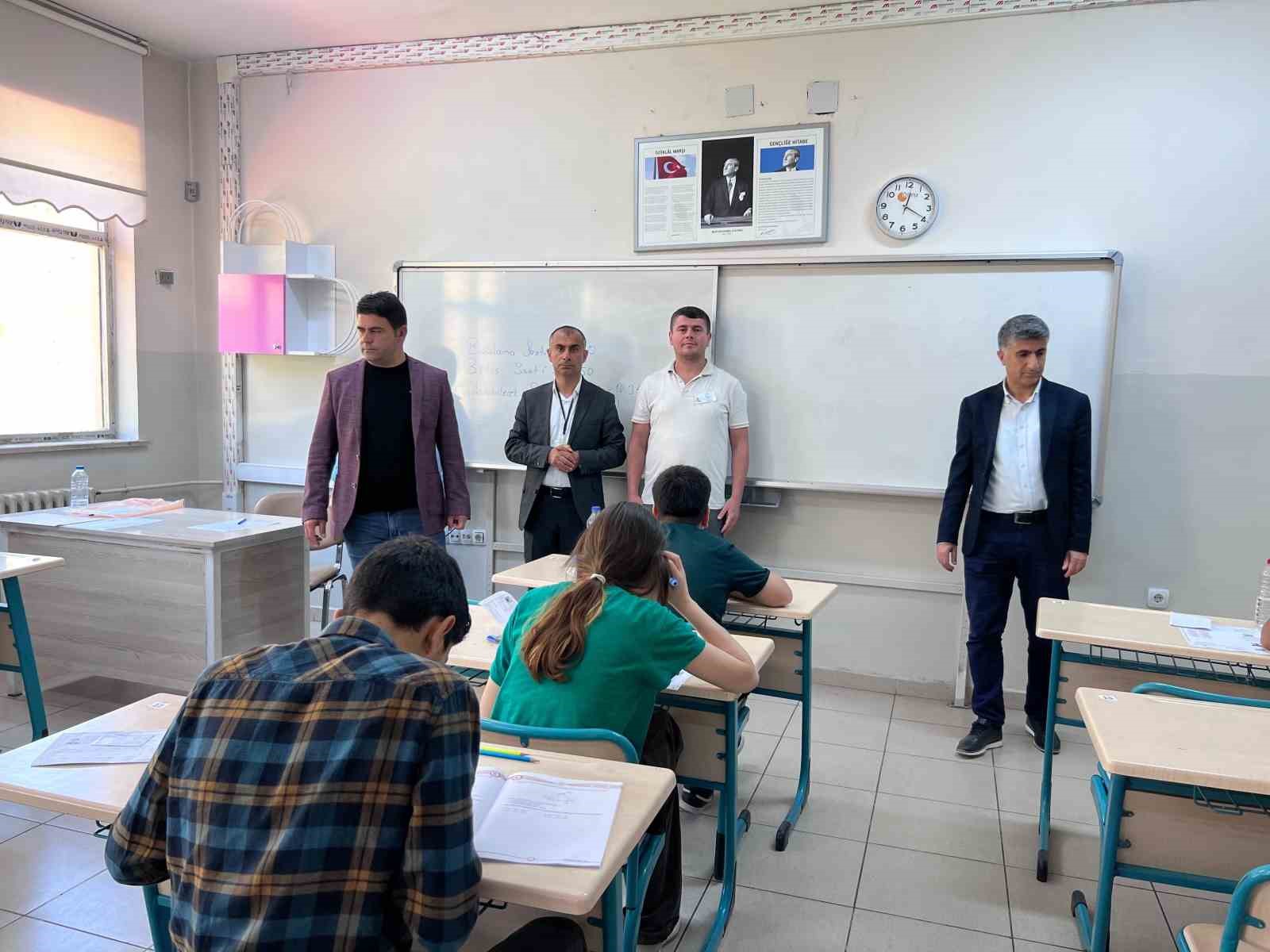 Hakkari&rsquo;de 3 bin 476 &ouml;ğrencinin katıldığı LGS sona erdi
