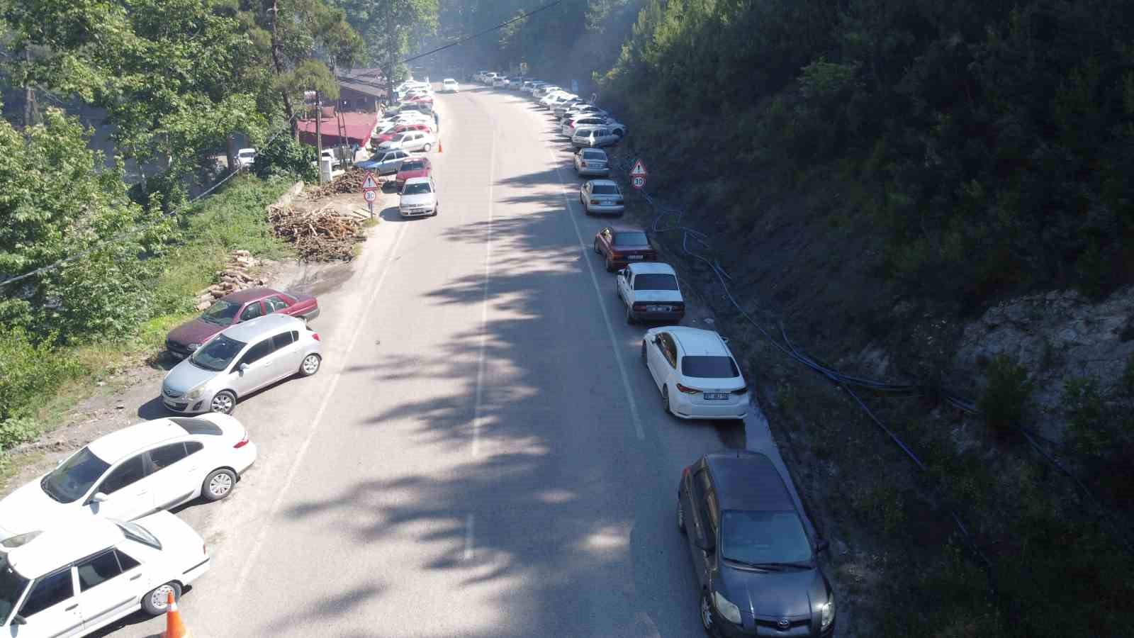 Termometreler 40 dereceyi aştı, vatandaş tabiata akın etti

