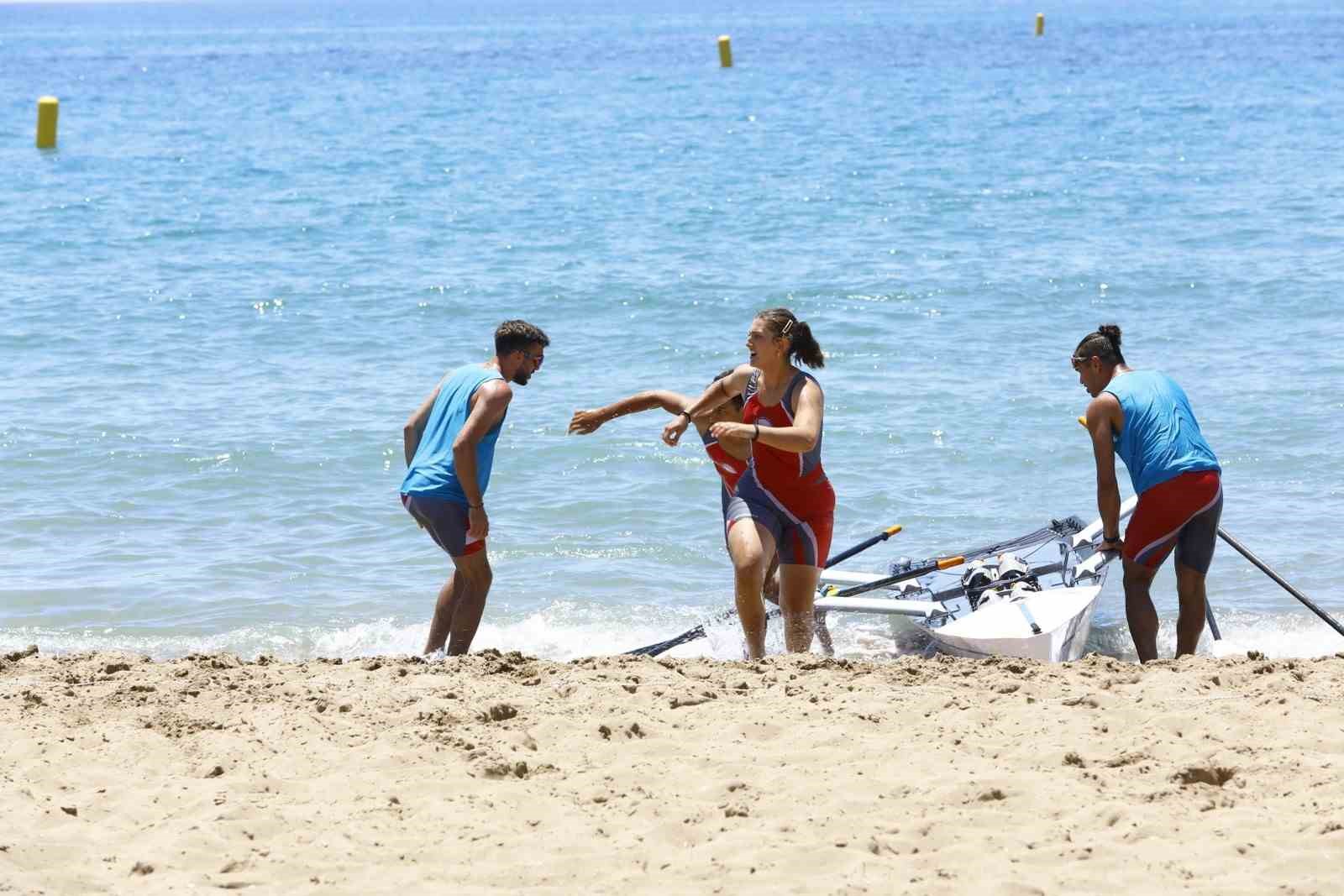 Manavgat’ta deniz küreği çoşkusu yaşandı
