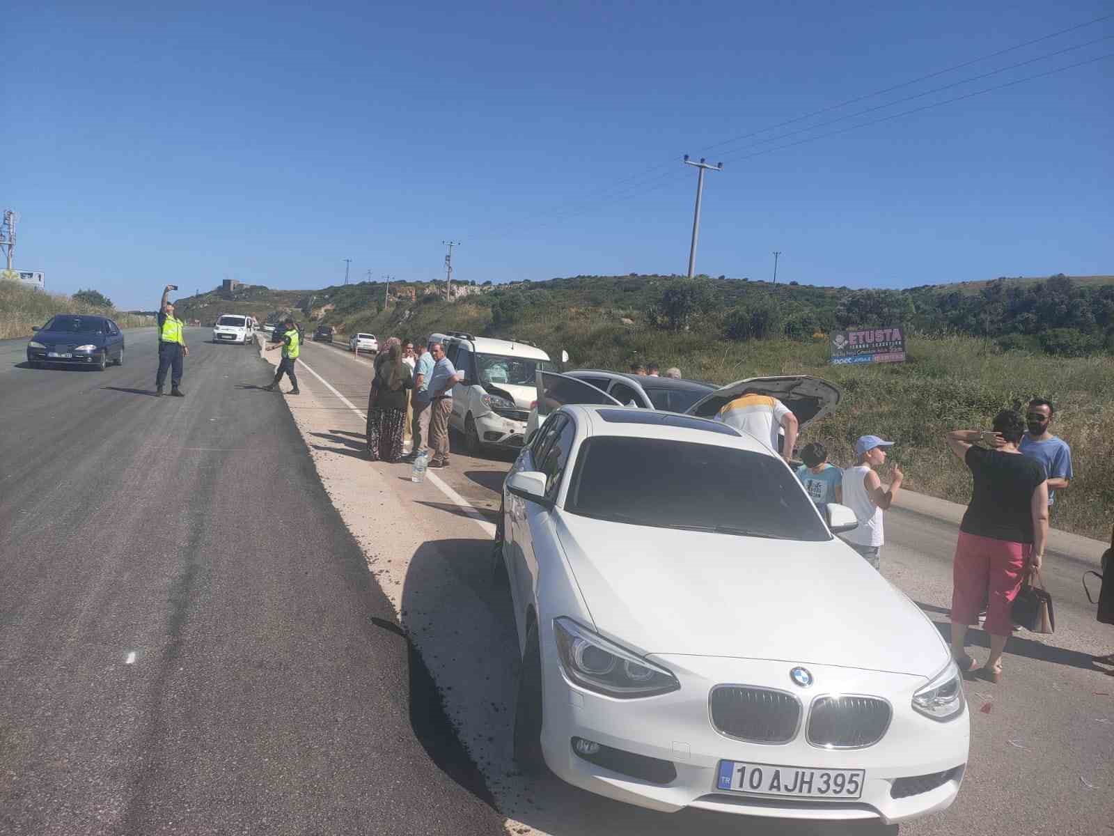 Balıkesir’de zincirleme kaza: 2 kişi yaralandı