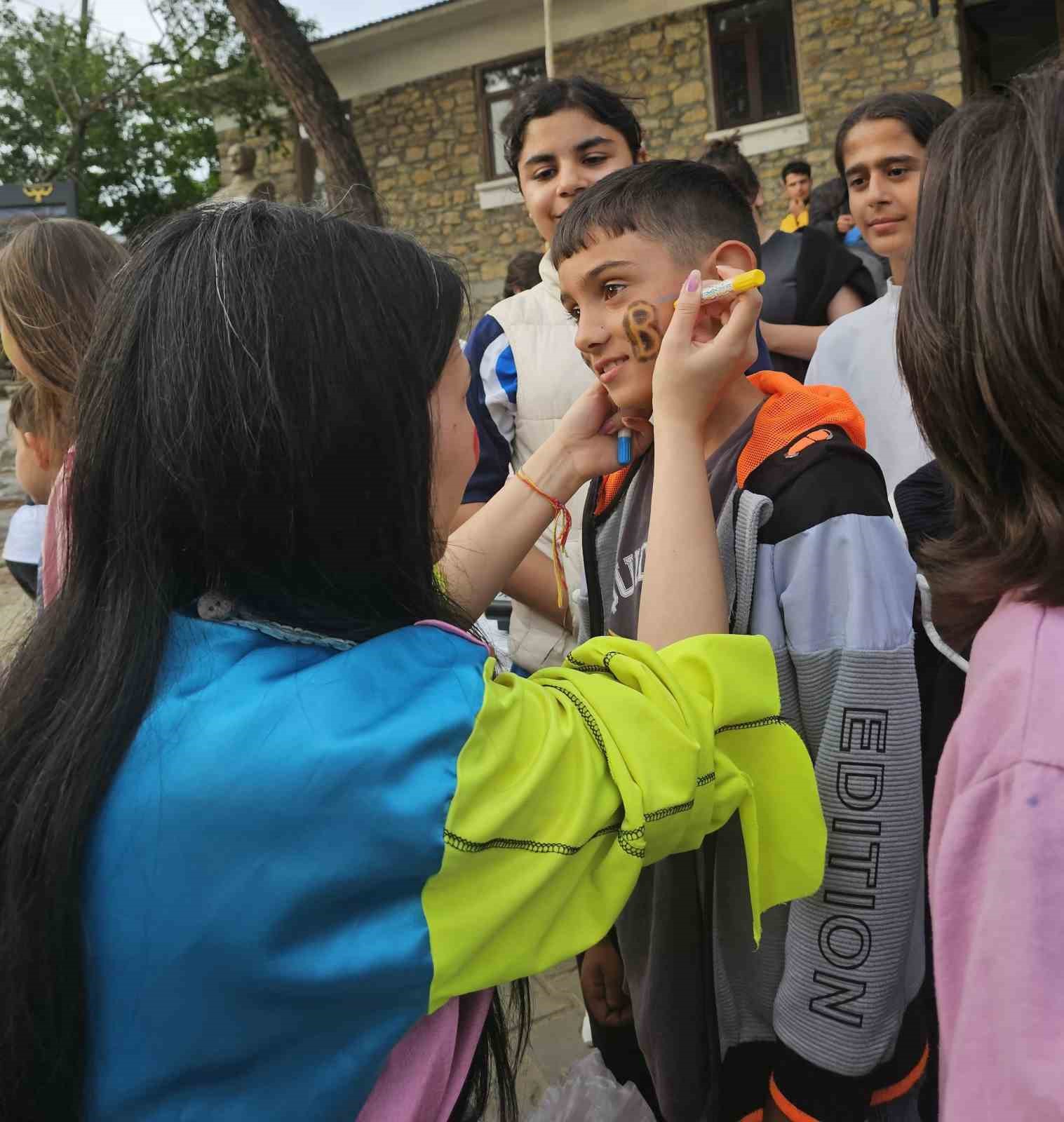Behramlı’daki Çocuklar Açık Hava Sinemasıyla Buluştu