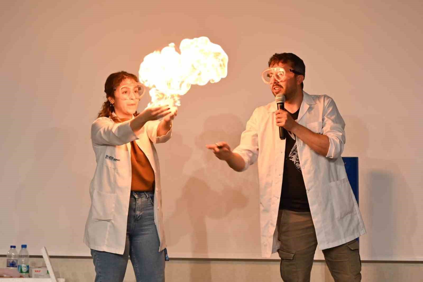 Kepez&rsquo;in Bilim Merkezi&rsquo;nden eğlenceli bilim deneyleri
