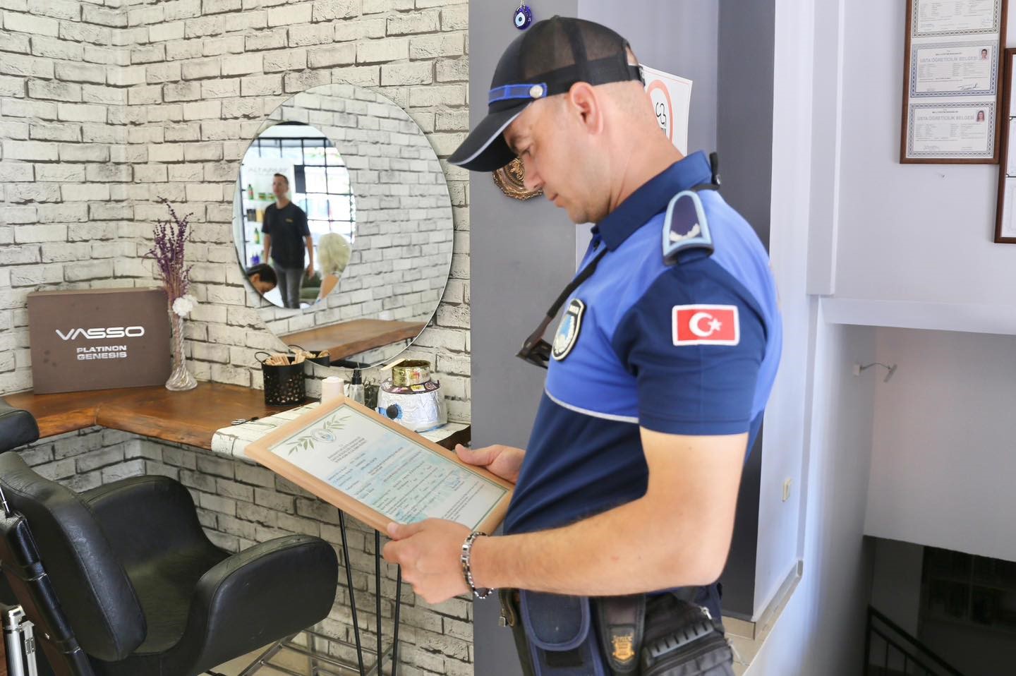 Burhaniye Belediyesi, ruhsat sorunlarını &ccedil;&ouml;z&uuml;me kavuşturuyor
