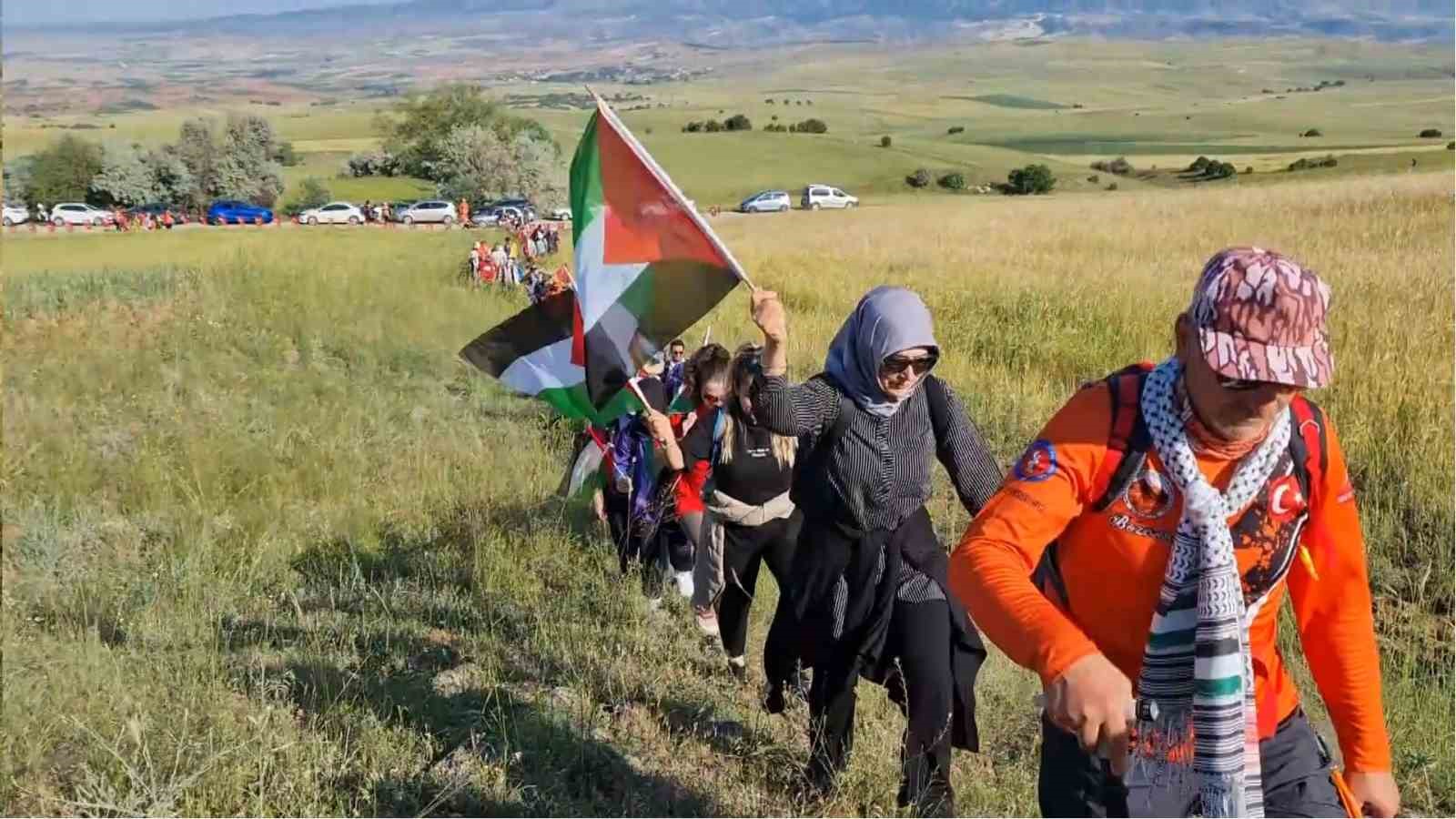 Bin 463 rakımlı Sivri Tepe&rsquo;nin zirvesinde İsrail protesto edildi
