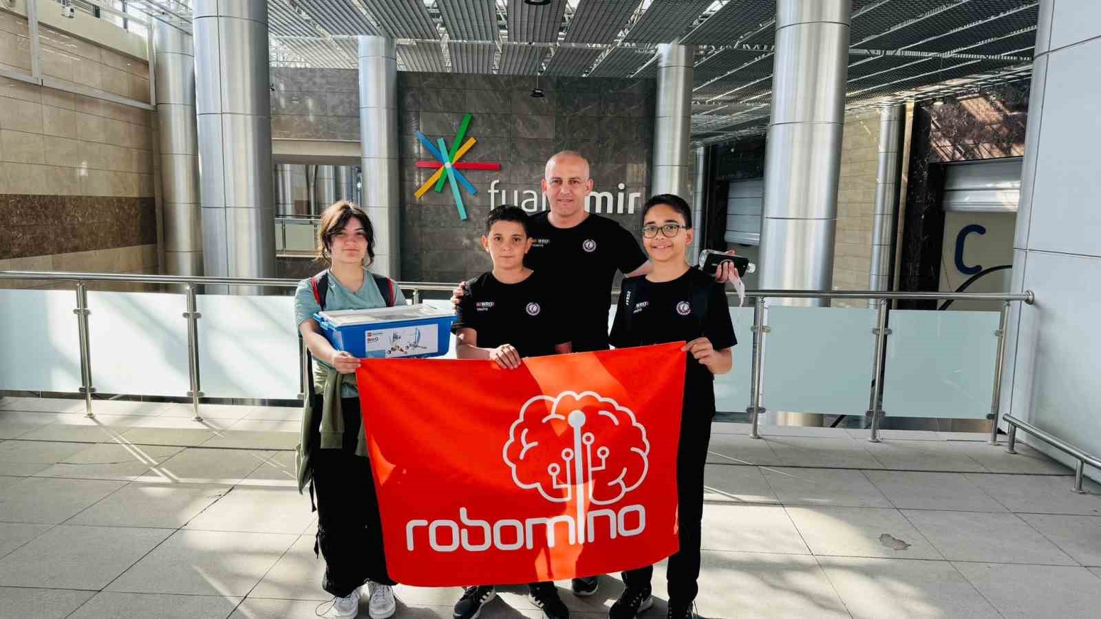 Kocatepe Ortaokulu D&uuml;nya Robot Olimpiyatında b&uuml;y&uuml;k başarıya imza attı
