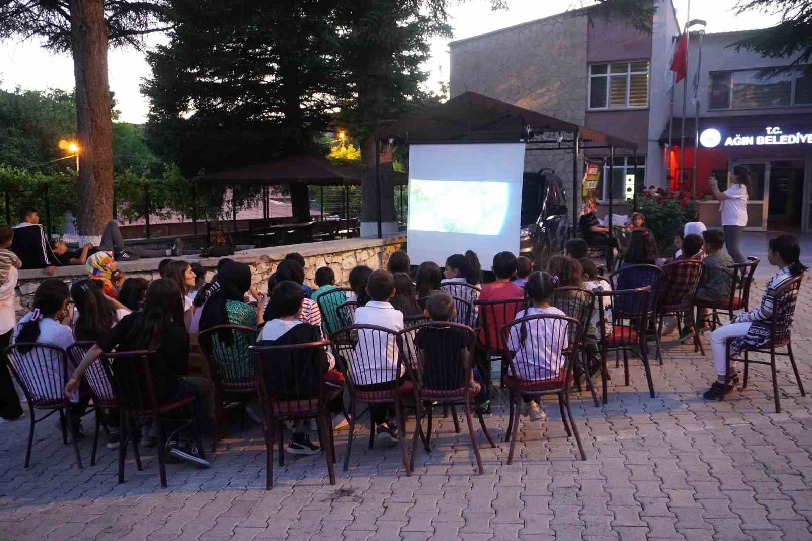 Elazığ’da öğrenciler doyasıya eğlendi