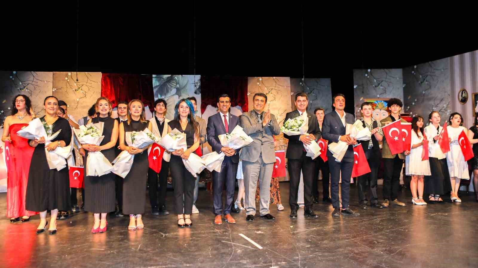 Gaziantep Kolej Vakfı&rsquo;nda L&uuml;k&uuml;s Hayat m&uuml;zikali sahnelendi
