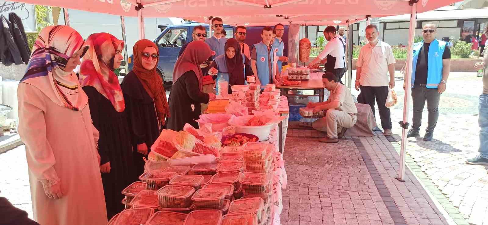 Gençlik Koordinatörlüğünden Hayır Çarşısı