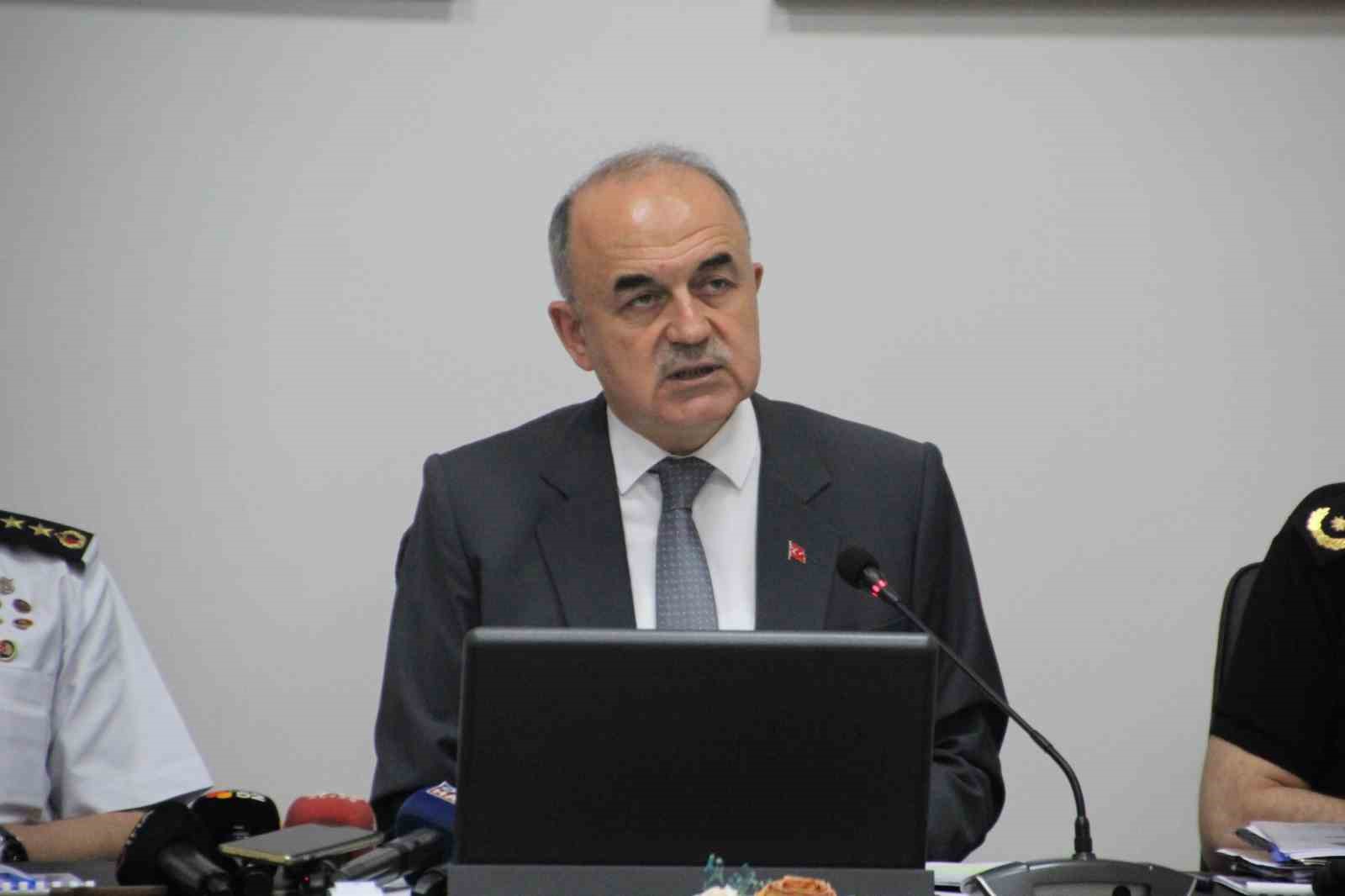 Vali Erol: &ldquo;Vatandaşlarımız, kamuya ait gereksiz harcama ve yersiz &ccedil;alışma g&ouml;rd&uuml;ğ&uuml;nde bize ulaşsın&rdquo;
