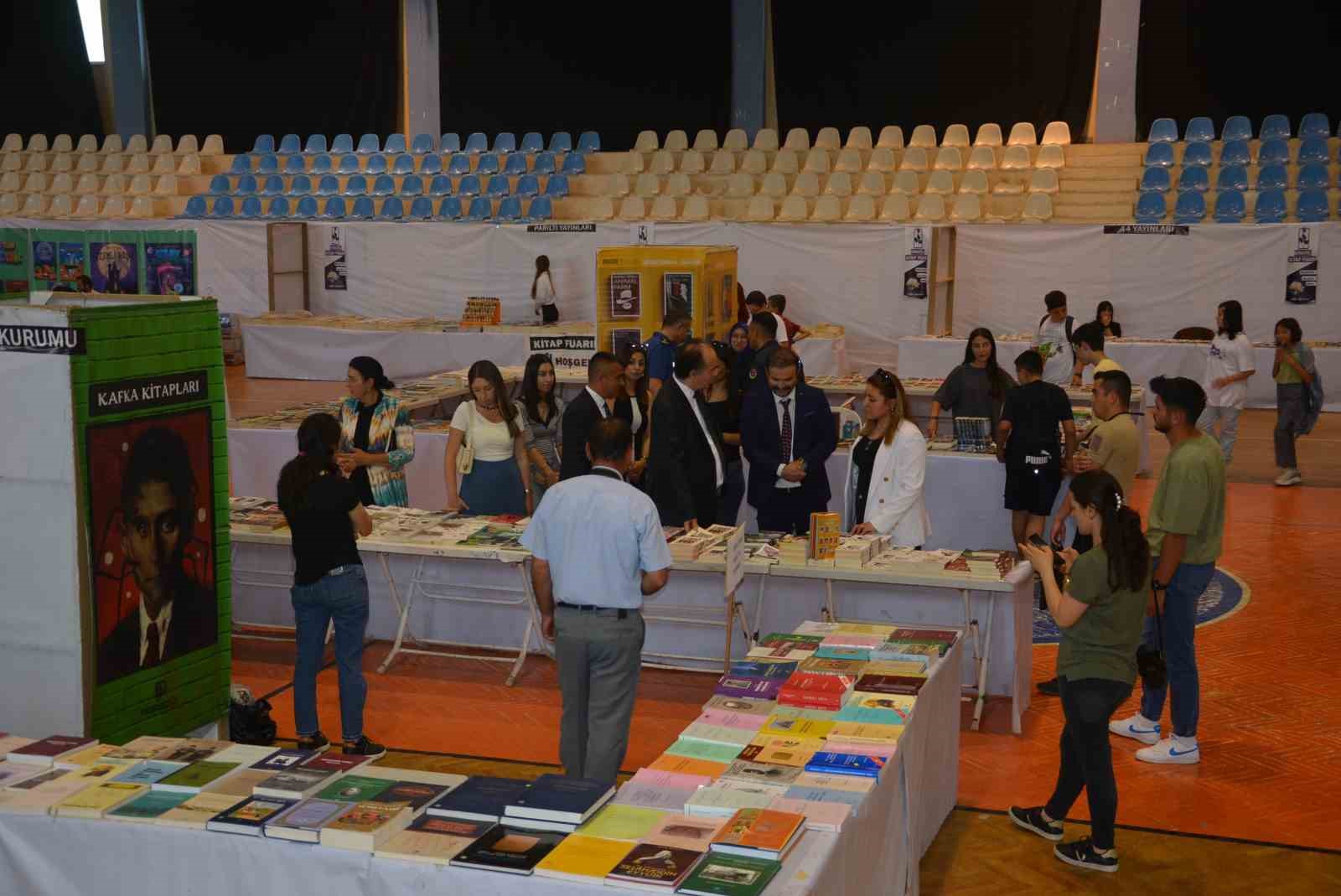 Korkuteli 3. Eğitim Şenliği Kitap Fuarı yoğun ilgi g&ouml;rd&uuml;
