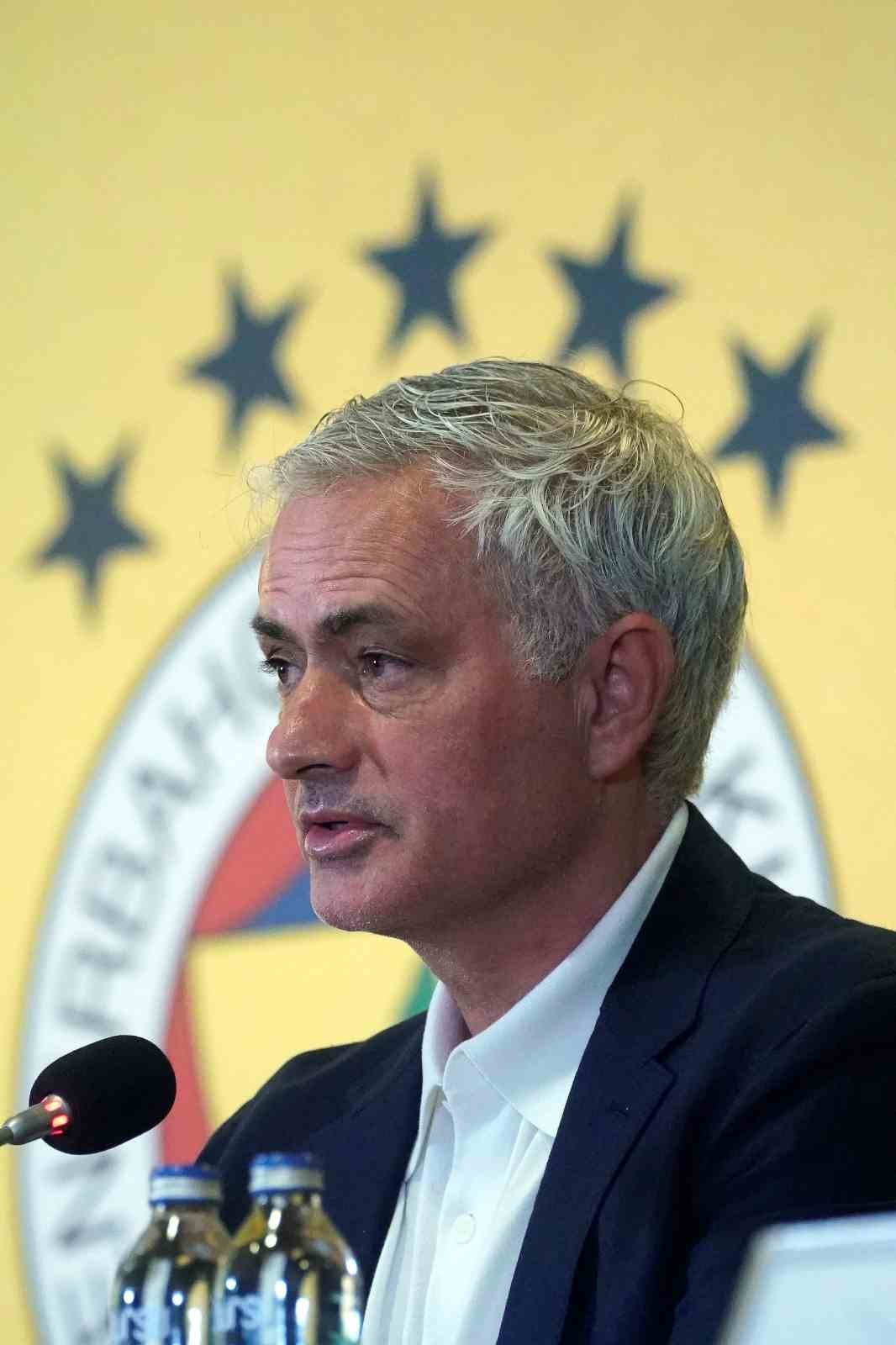 Jose Mourinho: “Fenerbahçe’nin rüyalarını gerçekleştirmek için çok güçlü takım kuracağız”
