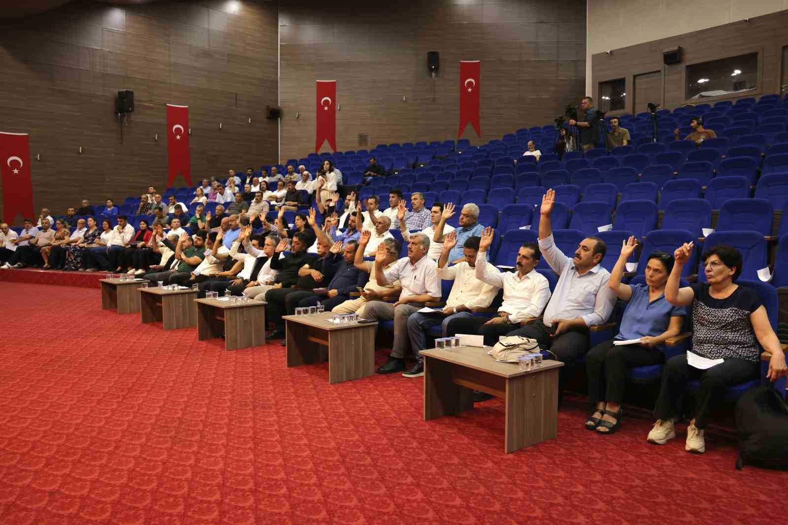 Başkan Yıldız: "Toroslar&rsquo;da 26 sabit, 3 mobil olmak &uuml;zere 29 kurban kesim yeri oluşturuyoruz"
